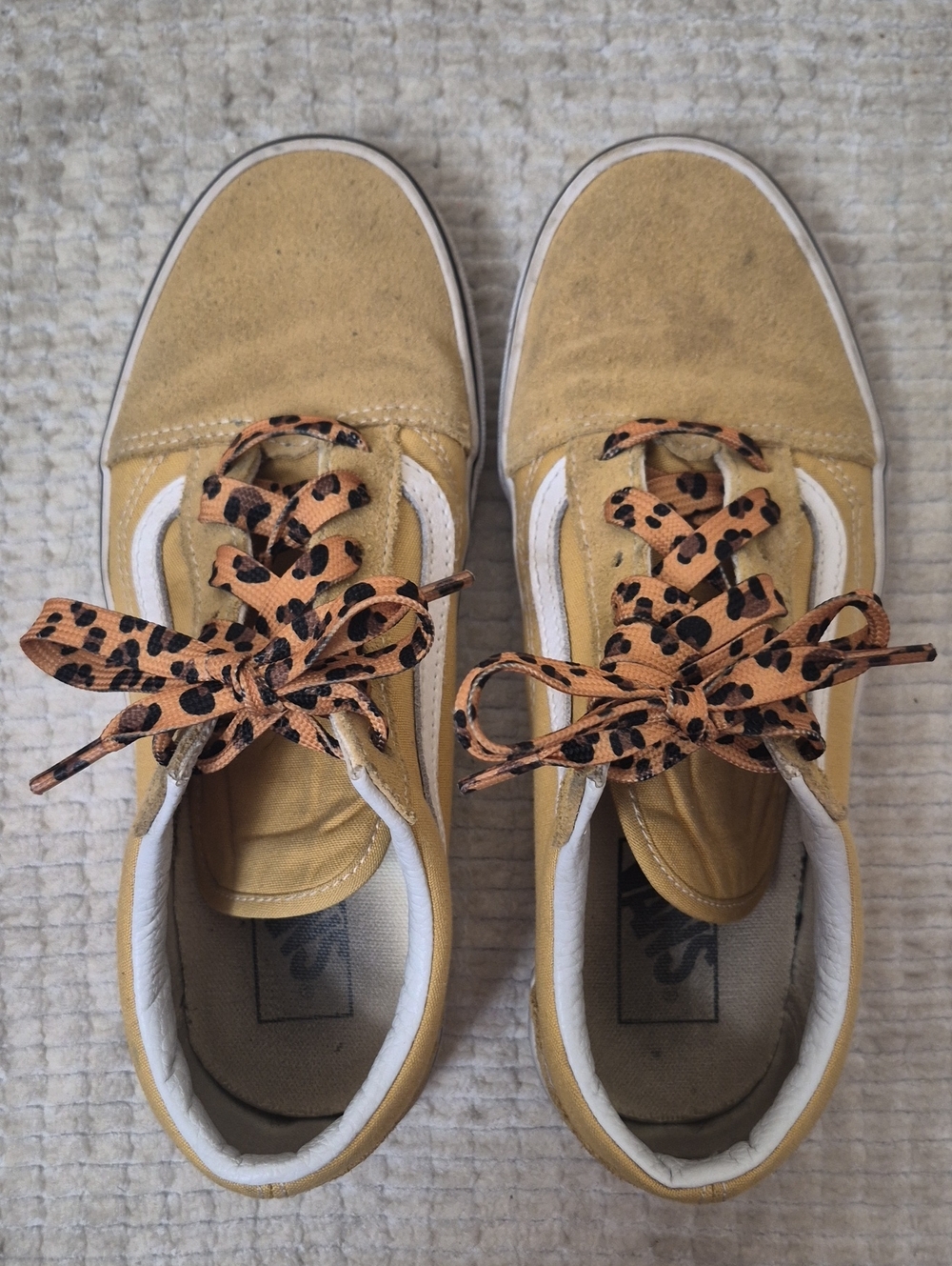 Vans Kids Low-Top Sneakers in Mustard Yellow with White Stripe